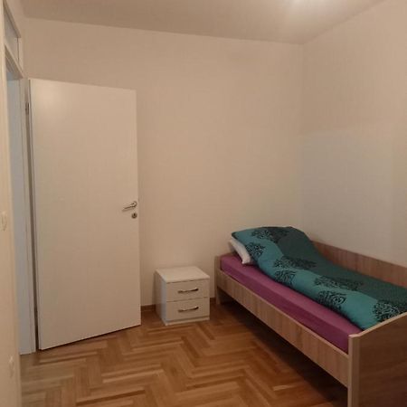 Rooms Near The Airport 塞拉耶佛 外观 照片