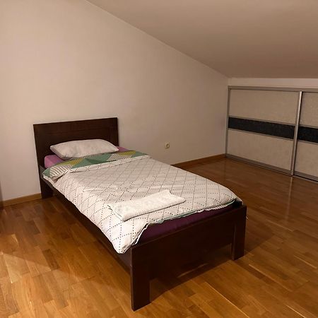 Rooms Near The Airport 塞拉耶佛 外观 照片