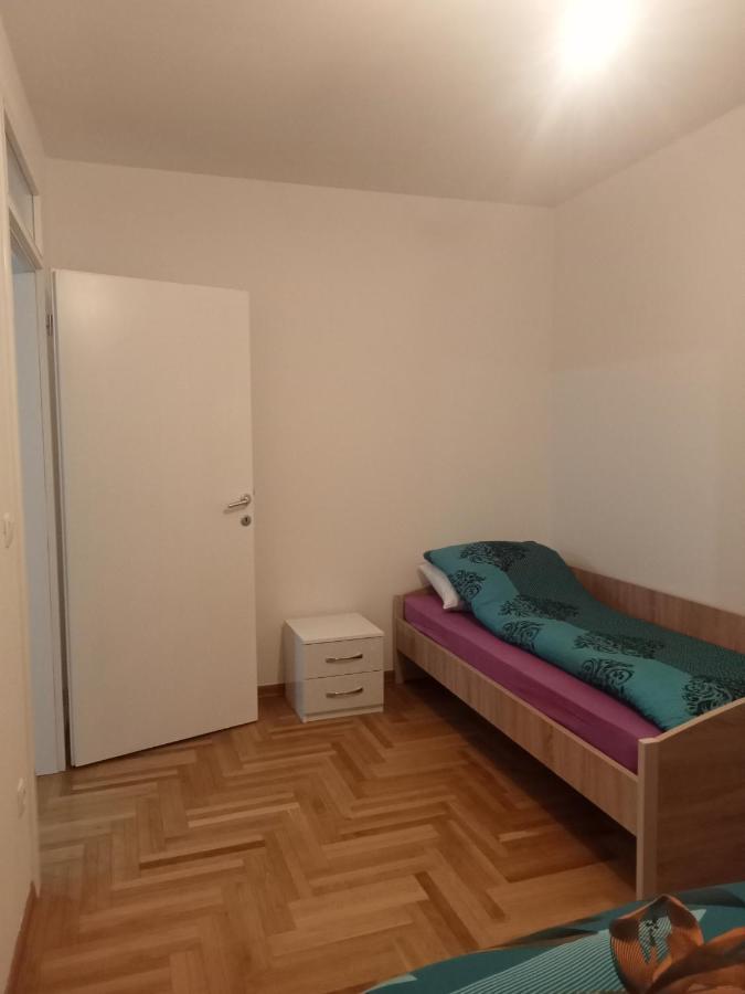Rooms Near The Airport 塞拉耶佛 外观 照片
