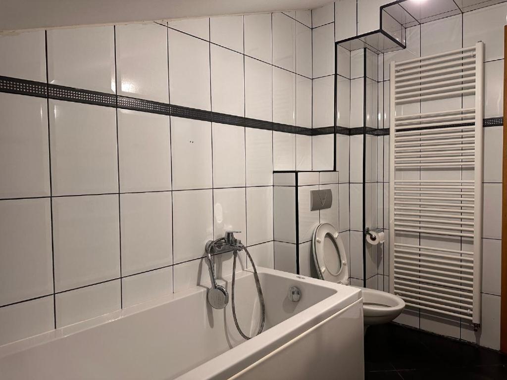 Rooms Near The Airport 塞拉耶佛 外观 照片